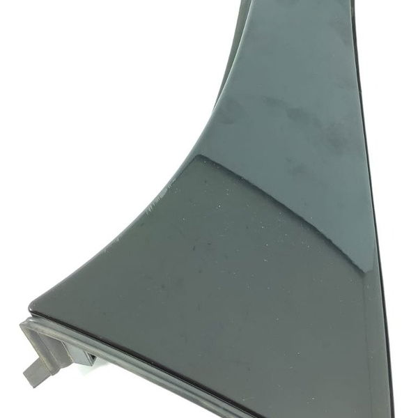 Acabamento Tampa Tras Mercedes Gla200 Esquerd0 A1567900388 Preto