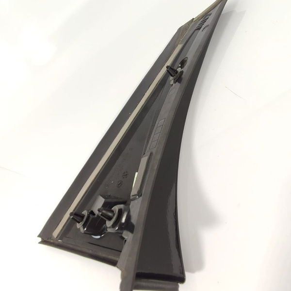 Acabamento Tampa Tras Mercedes Gla200 Esquerd0 A1567900388 Preto