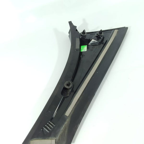 Acabamento Tampa Tras Mercedes Gla200 Esquerd0 A1567900388 Preto