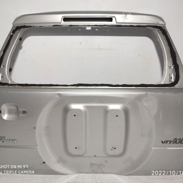 Tampa Traseira Suzuki Grand Vitara 2014 Detalhe Cinza