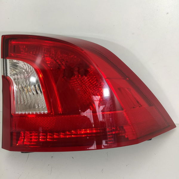 Lanterna Volvo S60 T5 Direita 2011/2018 Det 30796268 Direito/passageiro Vermelho