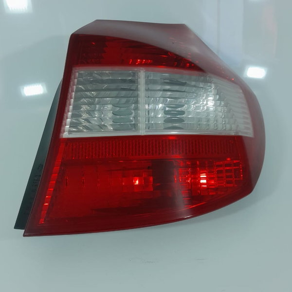 Lanterna Bmw 118 120 Direita 2005 2007 2009 2008 6924502 Direito/passageiro Água