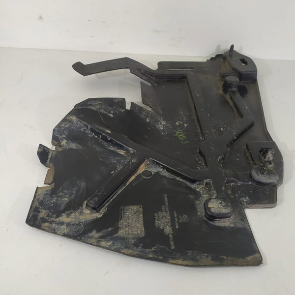 Defletor Radiador Peugeot 2008 Esquedo 2018/2024 9801635680