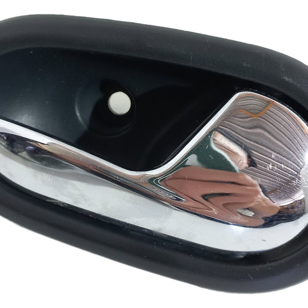 Maçaneta Interna Traseira Direita Renault Sandero 2017 Cromado/preto Traseira