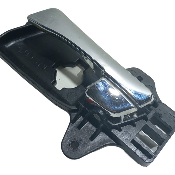 Maçaneta Interna Dianteira Esquerda Hyundai I30 2009 Cromado Dianteira