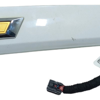 Moldura Aplique Tampa Traseira C/luz Placa Gm Tracker 2016 Branco