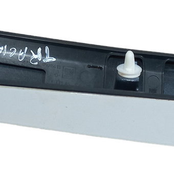 Moldura Aplique Tampa Traseira C/luz Placa Gm Tracker 2016 Branco