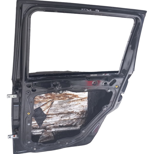 Porta Traseira Direita Fiat Stilo Detalhes