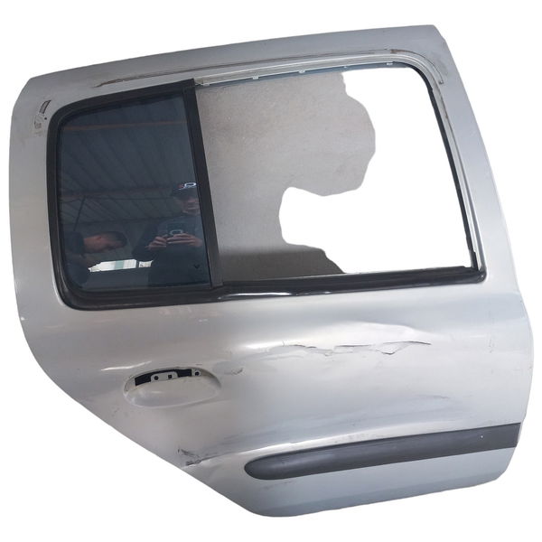 Porta Traseira Direita Renault Clio Detalhe