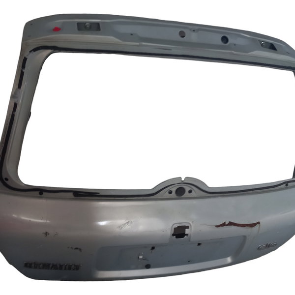 Tampa Traseira Renault Clio Detalhes