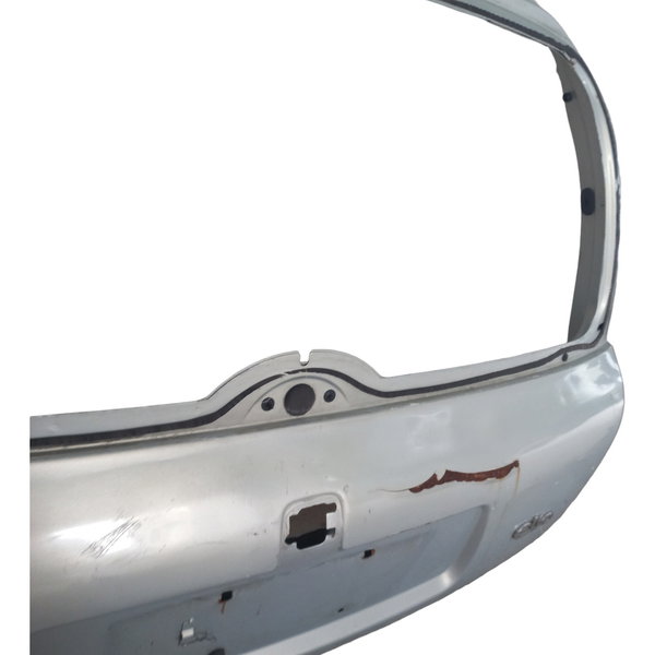 Tampa Traseira Renault Clio Detalhes