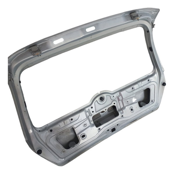 Tampa Traseira Renault Clio Detalhes