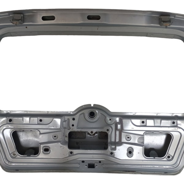 Tampa Traseira Renault Clio Detalhes