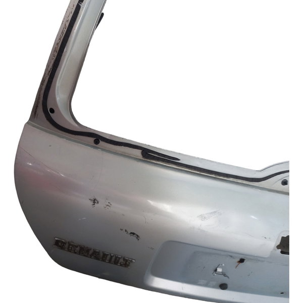 Tampa Traseira Renault Clio Detalhes