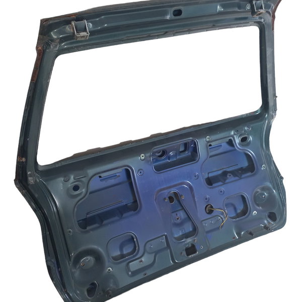 Tampa Traseira Fiat Palio Weekend  1998 Detalhes