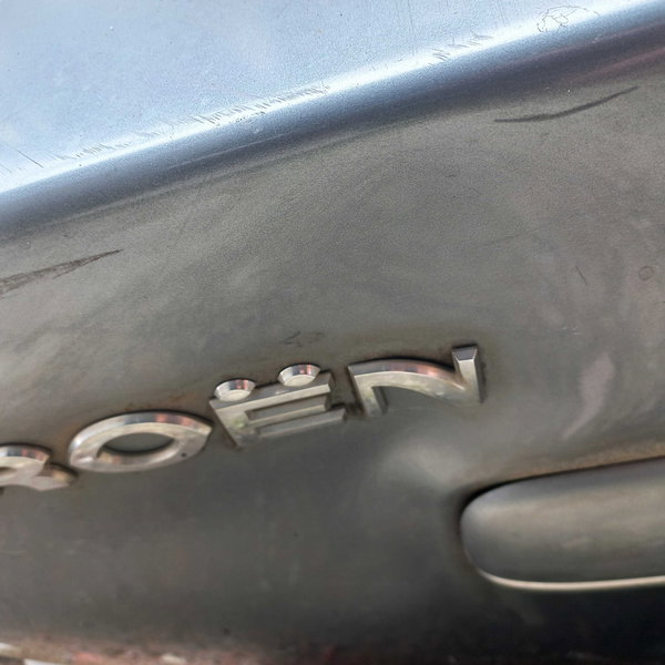 Tampa Traseira Porta Malas Citroen C5 2005 Sedan Detalhes