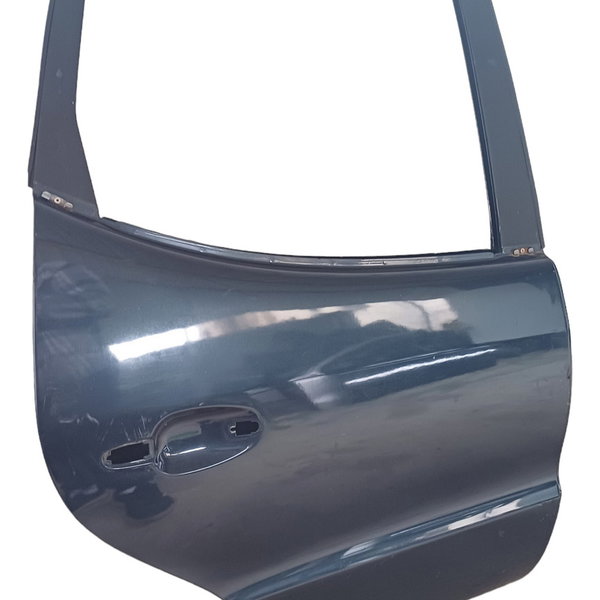 Porta Traseira Direita Mercedes Classe A 160 Detalhes Traseira Direita