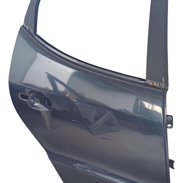 Porta Traseira Direita Mercedes Classe A 160 Detalhes Traseira Direita