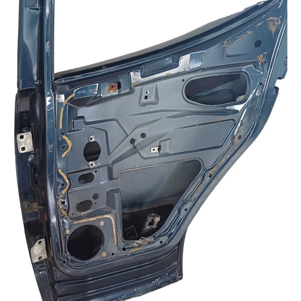 Porta Traseira Direita Mercedes Classe A 160 Detalhes Traseira Direita