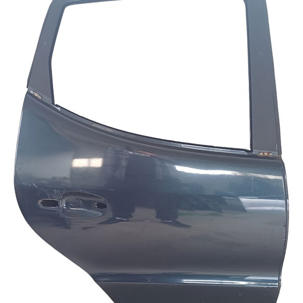 Porta Traseira Direita Mercedes Classe A 160 Detalhes Traseira Direita