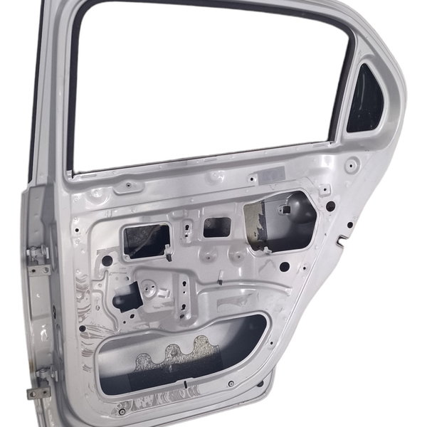 Porta Traseira Direita Volkswagen Gol G7 Detalhes  Traseira Direito Prata