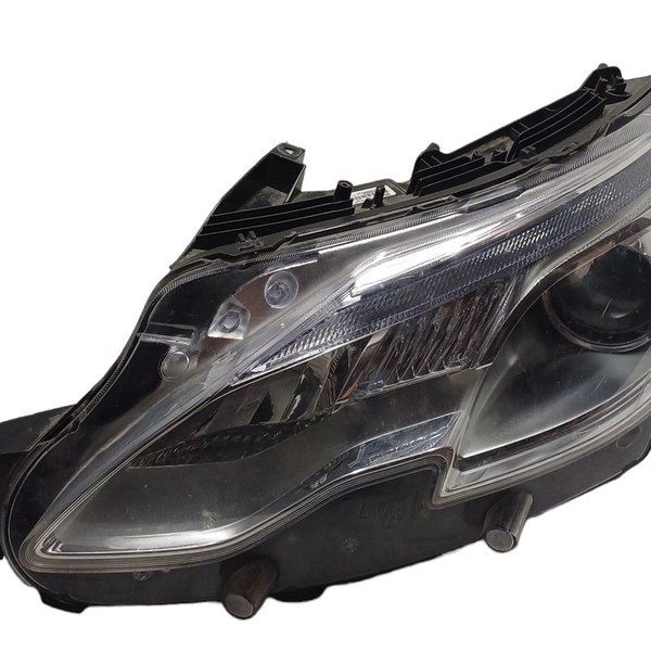 Farol Esquerdo Peugeot 2008 2018 Detalhes