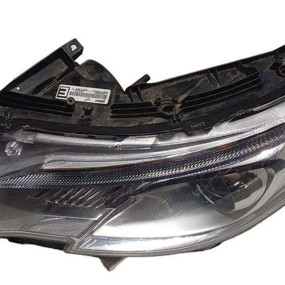Farol Esquerdo Peugeot 2008 2018 Detalhes