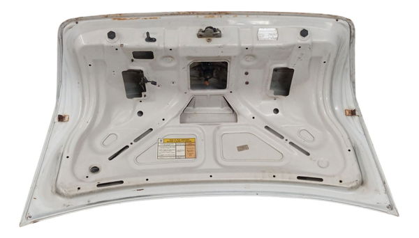 Tampa Traseira Chevrolet Vectra 1999 2000 2001 Detalhe