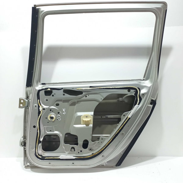 Porta Traseira Direita Peugeot 307 Sw Detalhes  Traseira Direito A