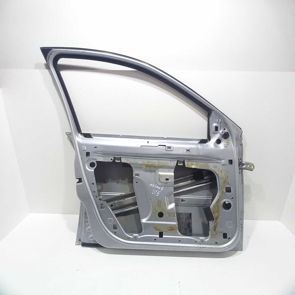 Porta Dianteira Esquerda Renault Megane Detalhes Dianteira Esquerd9 Cinza