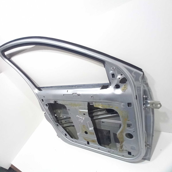 Porta Dianteira Esquerda Renault Megane Detalhes Dianteira Esquerd9 Cinza
