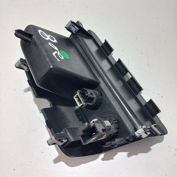 Moldura Painel Tomada 12v Acendedor Peugeot 208 2014 Preto