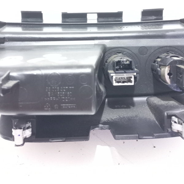 Moldura Painel Tomada 12v Acendedor Peugeot 208 2014 Preto