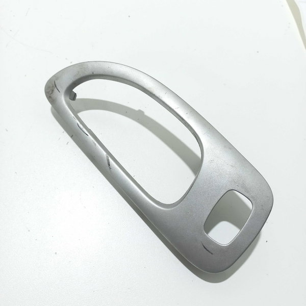 Moldura Maçaneta Interna Traseira Direita Peugeot 307 Prata Traseira