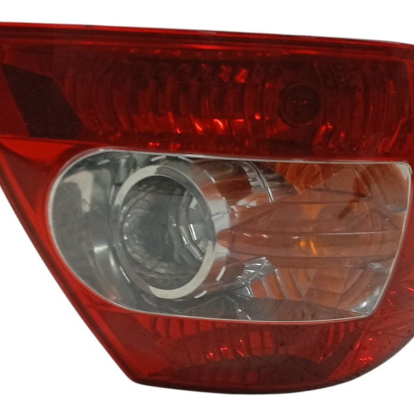 Lanterna Traseira Esquerda Fiat Siena 1.0 2008 2009 Detalhe