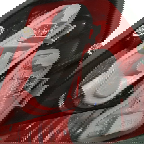 Lanterna Traseira Esquerda Fiat Siena 1.0 2008 2009 Detalhe