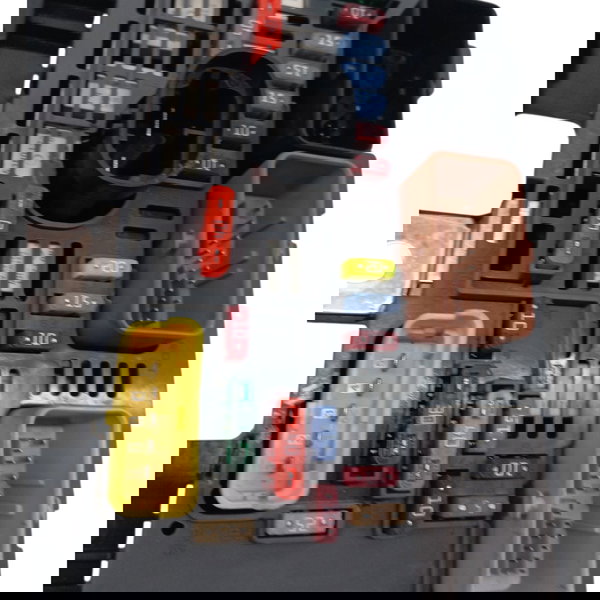 Bsm R20 Caixa Fusivel Peugeot 307 308 408 C4 C5 #57470