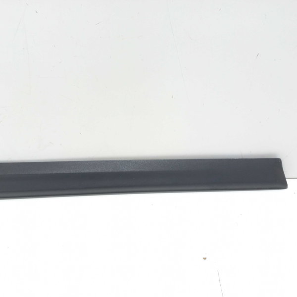 Moldura Inferior Porta Dianteira Esquerda Chevrolet Onix 1.4