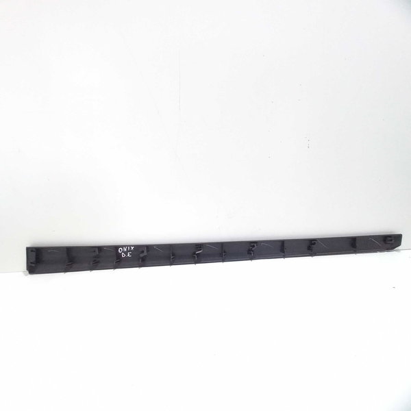 Moldura Inferior Porta Dianteira Esquerda Chevrolet Onix 1.4