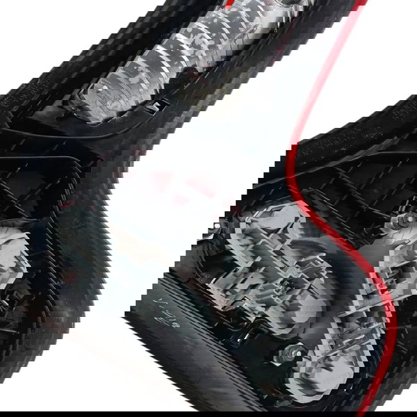 Lanterna Traseira Direita Volvo C30 2.5 2008 2009 2010 2011 Direito/passageiro