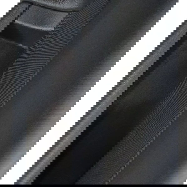 Forro Traseiro Esquerdo Volvo C30 T5 2009 2010 Detalhe