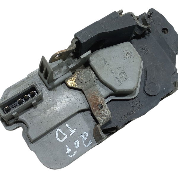 Fechadura Traseira Direita Peugeot 207 2002